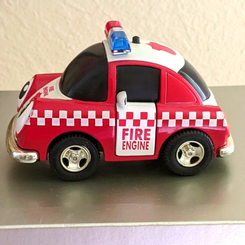 2000 FIRE CHIEF VW BEETLE BUG TOY CAR 🚗